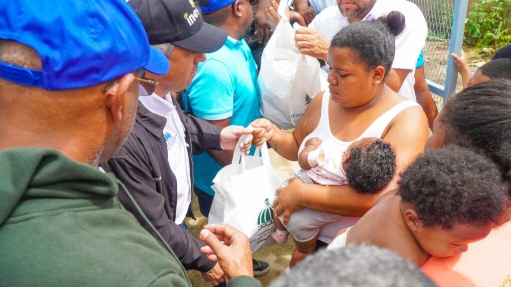 Inespre inicia distribución de más de 5 mil raciones alimenticias en cuatro provincias del Este