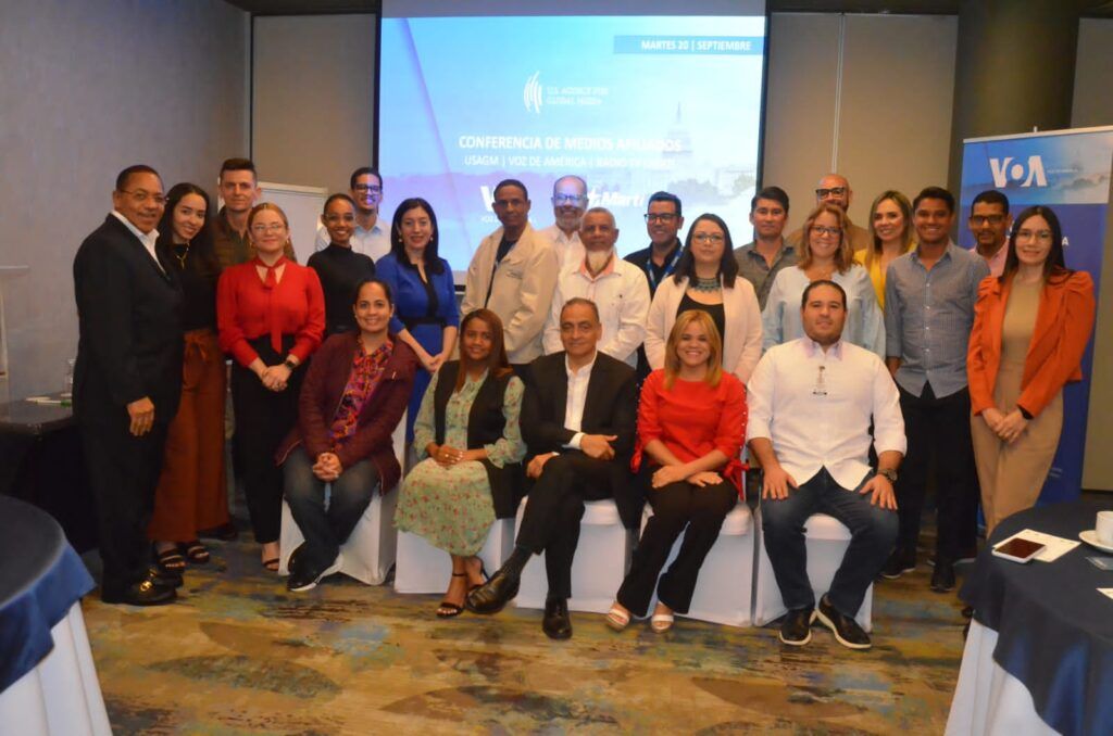 Conferencia de medios afiliados de la Voz de América en República Dominicana