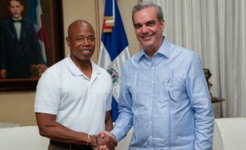 Presidente Abinader recibe a alcalde Eric Adams y a otros funcionarios de NY