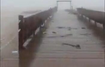 Muelle turístico de Miches colapsa antes los efectos de Fiona