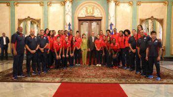 Presidente Abinader recibe en Palacio Nacional a las Reinas del Caribe