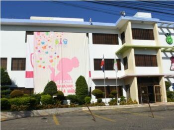 Niña cae de 4to piso de un centro de acogida del Conani