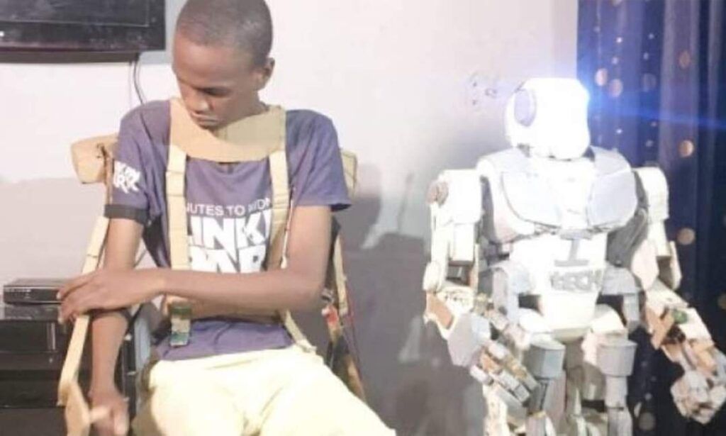Un adolescente nigeriano armó un robot con basura y sorprende a los científicos