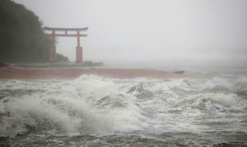 Miles de evacuados en Japón por Tifón Nanmadol