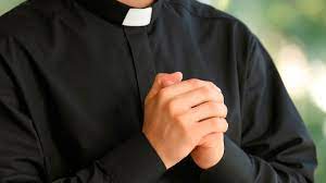 Imponen 49 años de cárcel a sacerdote por abuso sexual