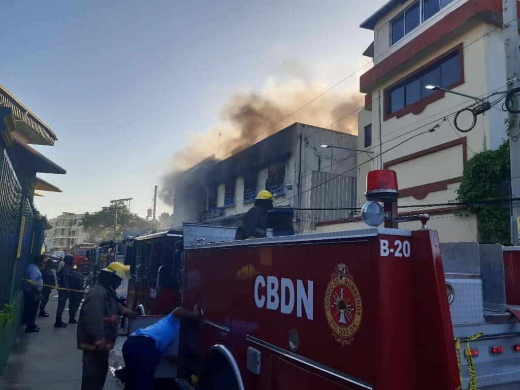 Incendio en fábrica de plásticos en San Carlos