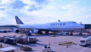Avión de United con más de 250 pasajeros aterriza de emergencia