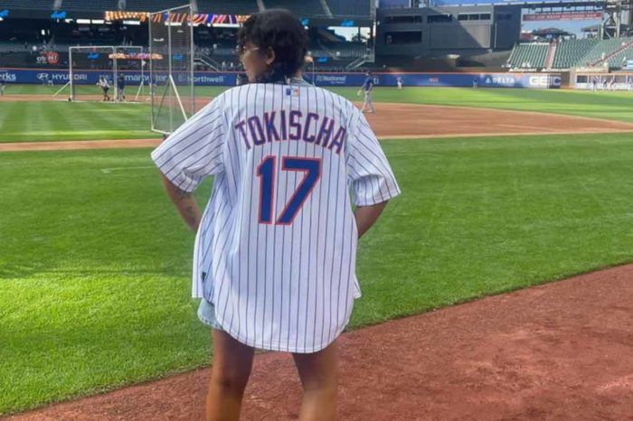 Tokischa lanzó la primera bola en el partido de los Mets
