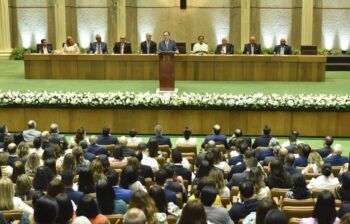 Valdez Albizu anuncia economía dominicana crece 5.4 % en nueve meses