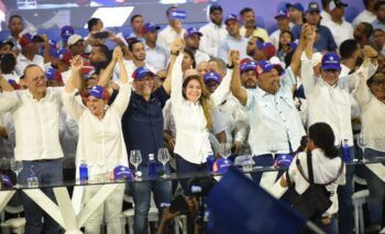 Masivo acto con brisa de reelección de Luis Abinader en Santiago