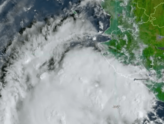 Tropical Orlene se convierte en huracán categoría 1 frente a costas mexicanas