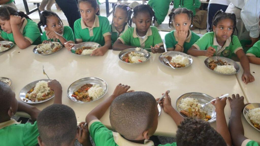INABIE adelanta inicio servicio de alimentación para centros educativos en zonas afectadas por Fiona
