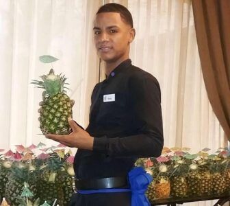 Muere electrocutado mientras lavaba carro en Car wash