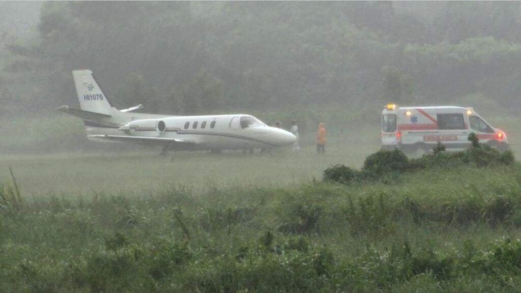 Avión se sale de la pista en el Aeropuerto Joaquin Balaguer