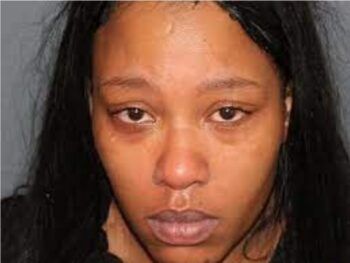 Prófuga de la justicia va a buscar trabajo en la policía