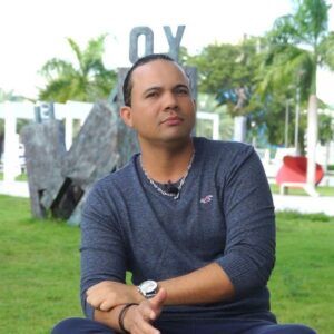 Yissus Taveras presenta credenciales en la música