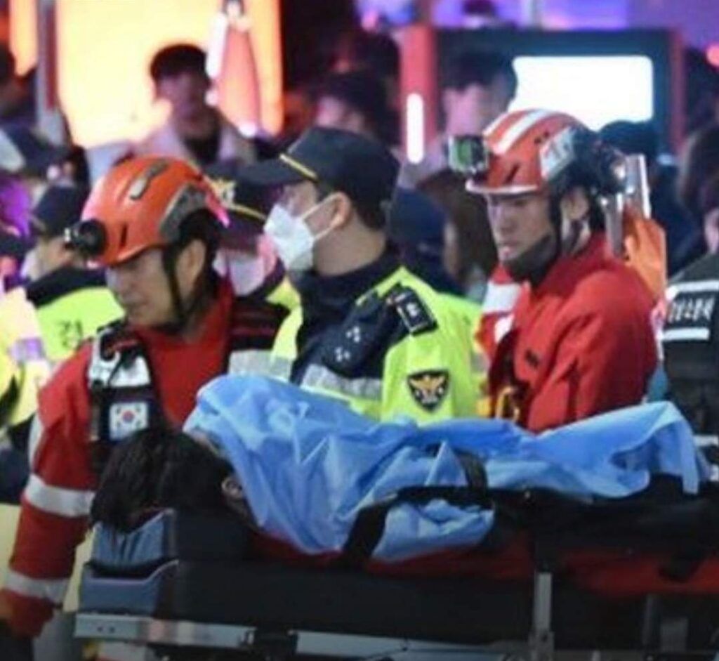 Avalancha humana deja más de 120 muertos en Corea de Sur