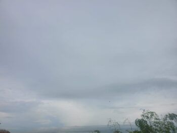 Vaguada genera lluvias este domingo, nublados desde las primeras horas de hoy