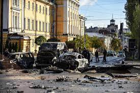 Putin amenaza con más bombardeos masivos y Zelenski pide a los ucranianos resistir