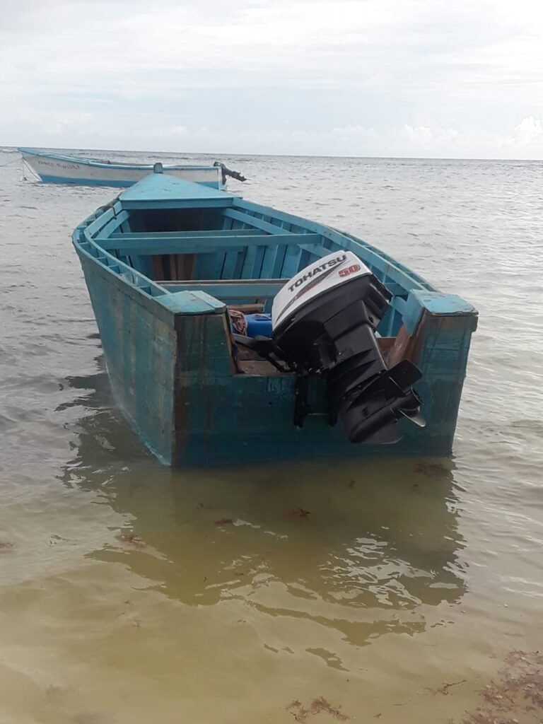 Rescatan tres de 22 personas que naufragaron en Cabrera