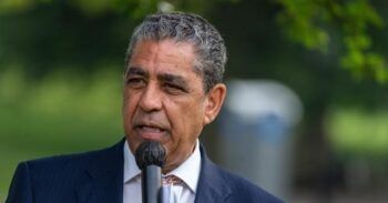 Adriano Espaillat gana reelección como congresista de Nueva York