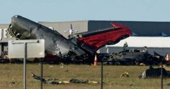 Confirman seis muertes en el choque de aviones en Texas