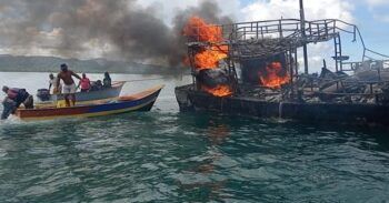 Varios heridos tras incendiarse embarcación en Río San Juan