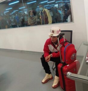 Le impiden la salida del país a Onguito Wa