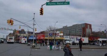 Lanzan un cadáver desde un carro en Nueva York