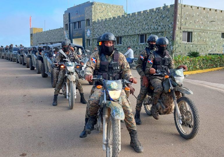 Ejército Dominicano despliega militares para detener haitianos indocumentados en frontera