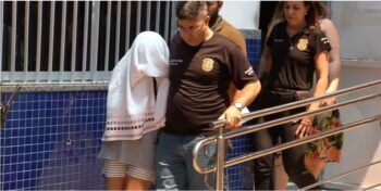 Niña de 11 años en complicidad con su novio mata a su madre