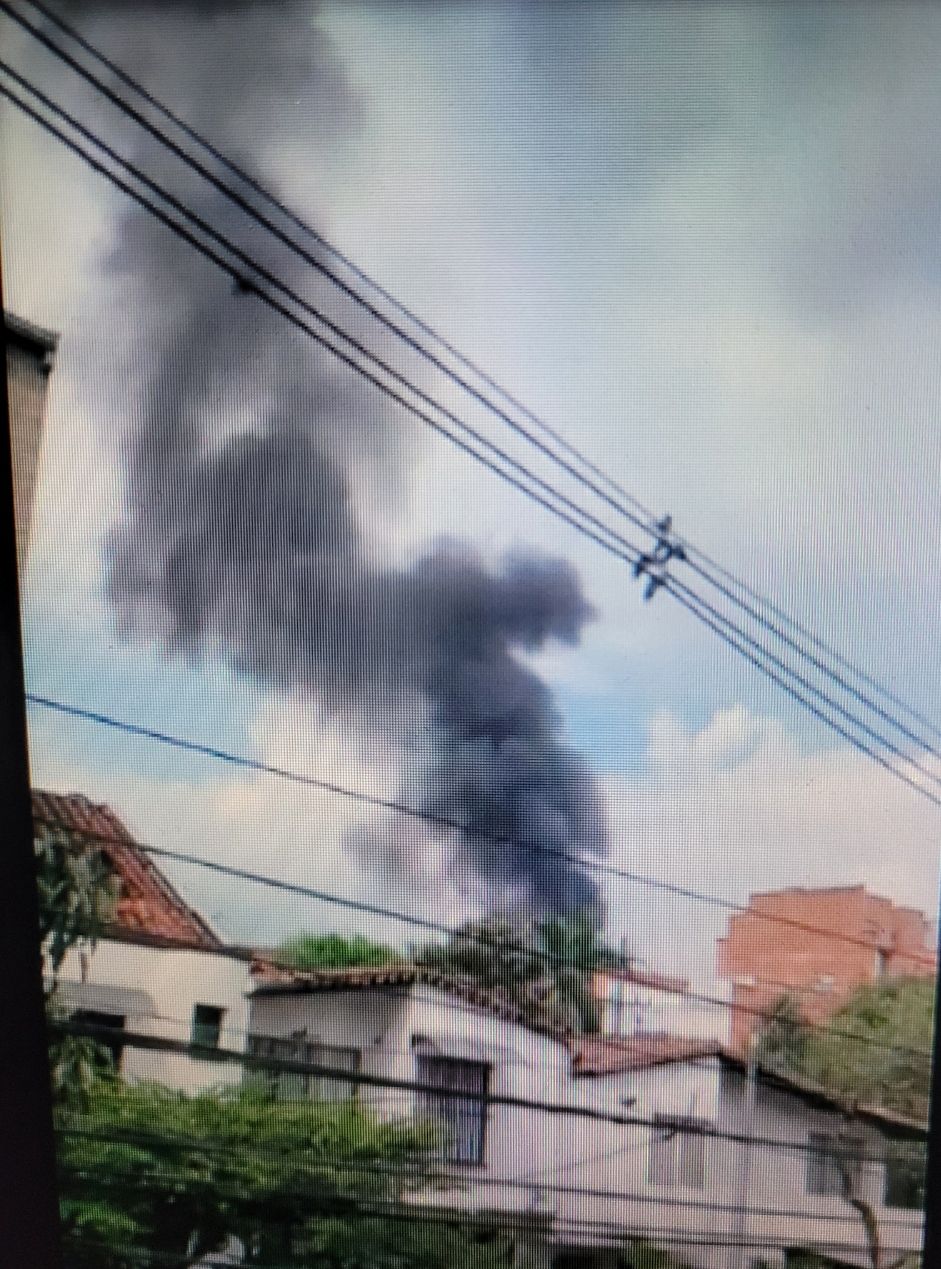 Avioneta se estrella contra una casa en Colombia