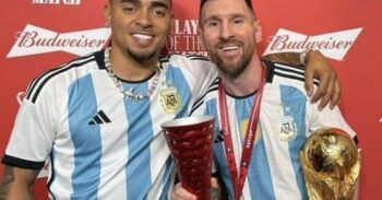Ozuna celebra junto a Lionel Messi la victoria de Argentina