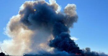 Fuego en almacén de de NY deja ocho heridos