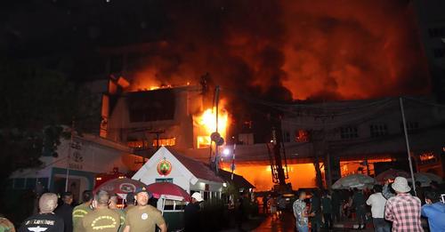 Incendio deja 30 muertos y 100 heridos en Camboya