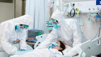 Desconectó el respirador de otra paciente porque le molestaba el ruido