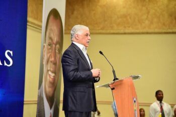 Miguel Vargas invita a celebrar festividades navideñas con prudencia y en familia