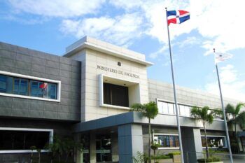 Standard & Poor’s mejora la calificación crediticia de República Dominicana y la sube a “BB”