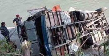 18 invitados a una boda mueren en accidente de autobús en Nepal