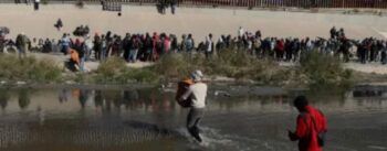 Estados Unidos seguirá expulsando a los migrantes que crucen la frontera con México