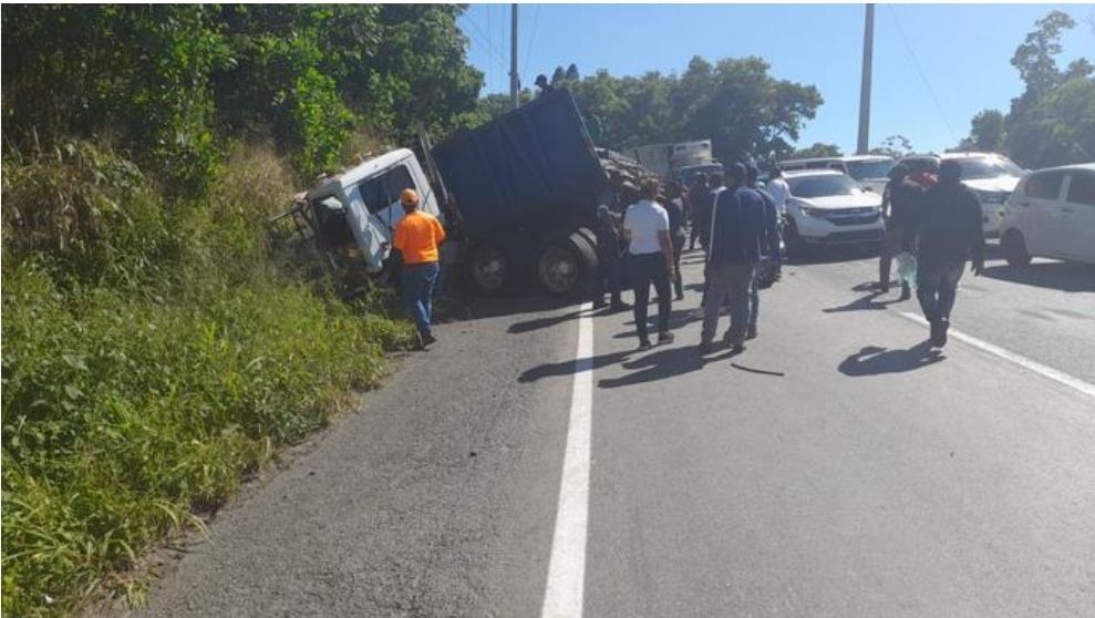 Suben a cuatro los muertos tras accidente en autopista Duarte