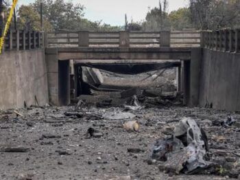 Se elevan a 18 los muertos por la explosión de un camión cisterna en Sudáfrica