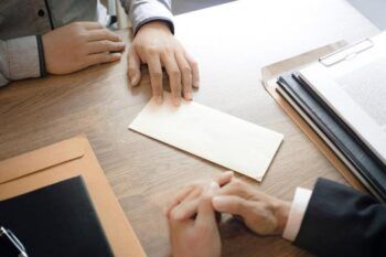 Renuncia el primer día de trabajo porque no le dieron el día libre