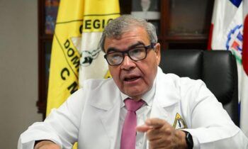 Colegio Medico advierte servicios de todas las ARS podrían suspenderse