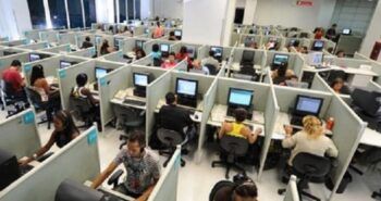 Empleado es despedido por llamarse a sí mismo para evitar atender a clientes