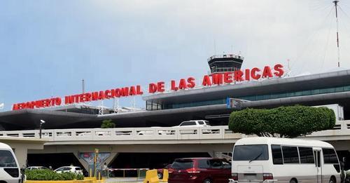 Avión que salió de Santiago aterriza de emergencia en el AILA