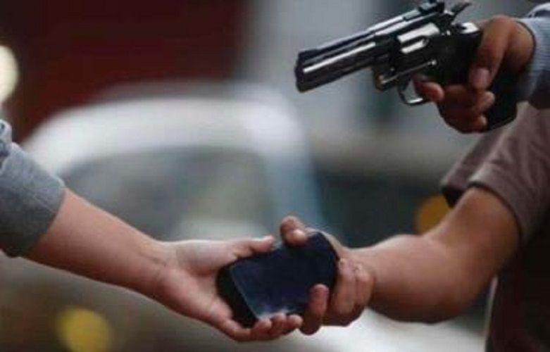 Asaltan a madre e hijo en cementerio de Tamayo