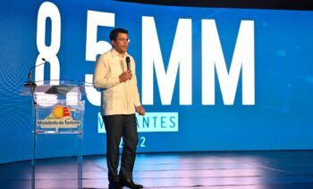 Turismo rompen récord con 7 millones de turistas en año 2022