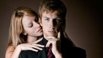 Las mujeres pueden oler si un hombre está soltero, según estudio