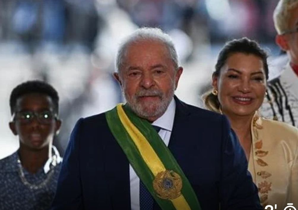 Lula llora durante su investidura en Brasil